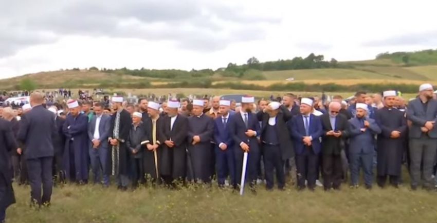 Hovenier, Szunyog e Rifat Jashari marrin pjesë në varrimin e policit të vrarë