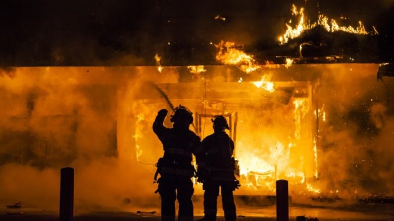 Digjet shtëpia nga një bombol gazi