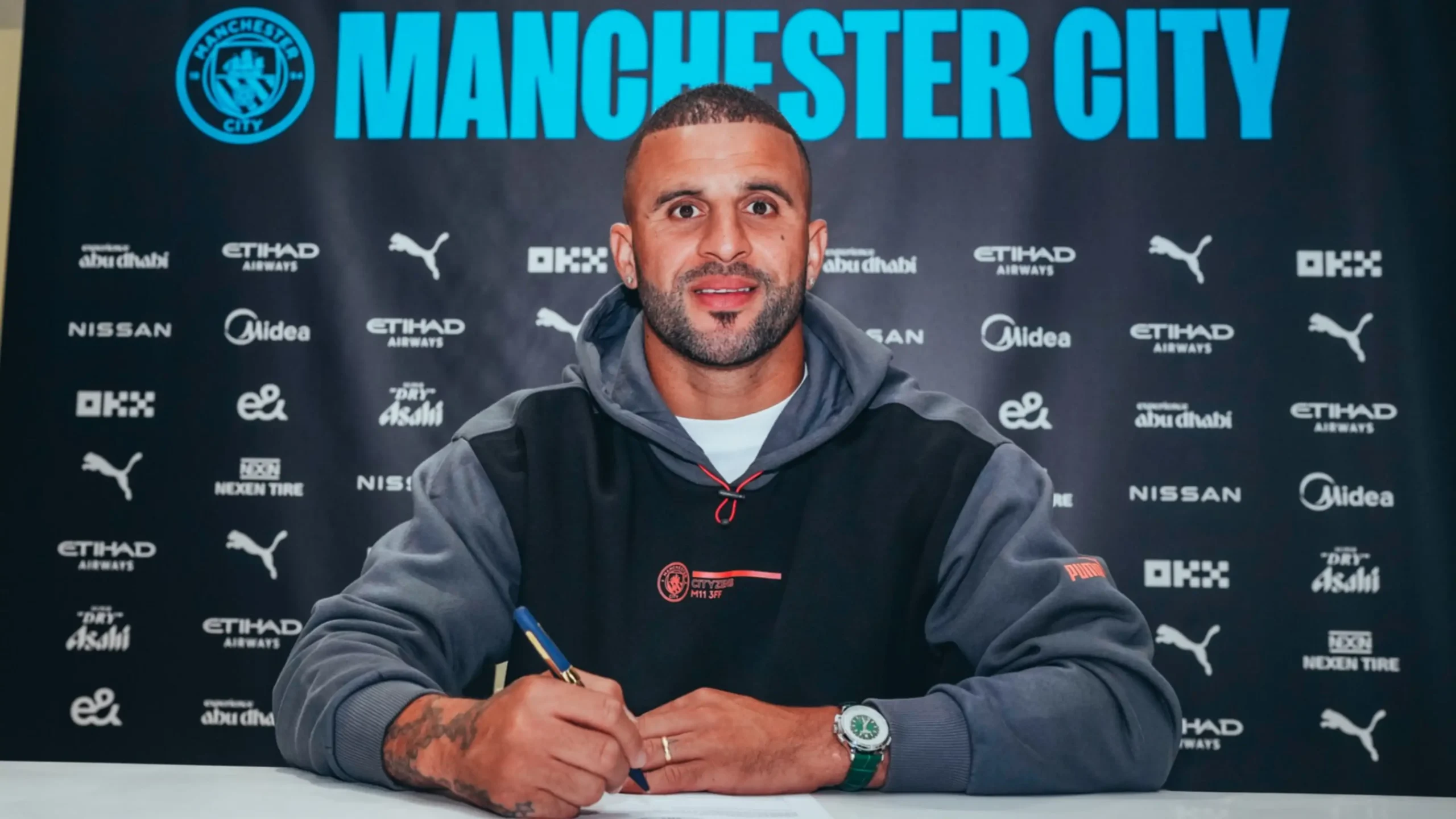 Kyle Walker nuk largohet nga Manchester City deri në vitin 2026