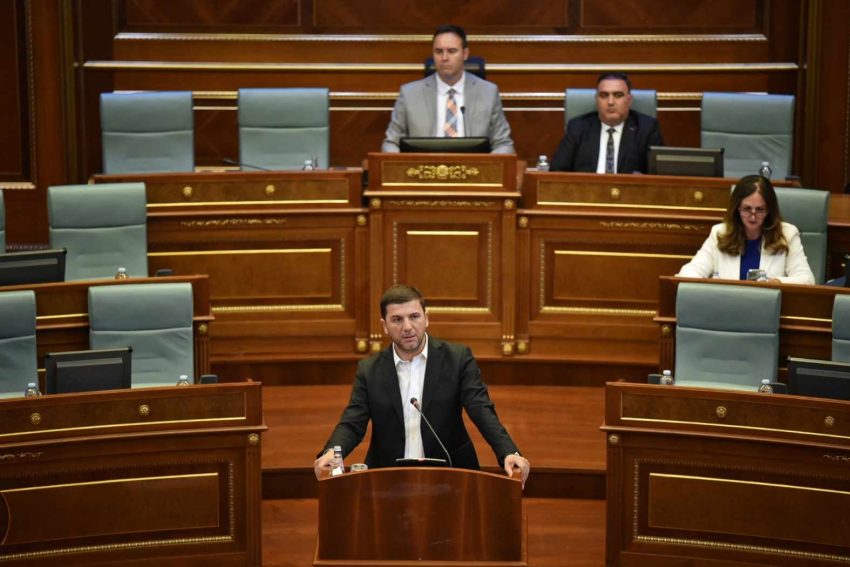 Krasniqi: Kostoja e librave është trefishuar, pabarazi fundamentale mes nxënësve