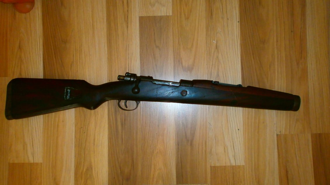 E dorëzon armën që kishte me leje 69 vjeçari nga Shtimja