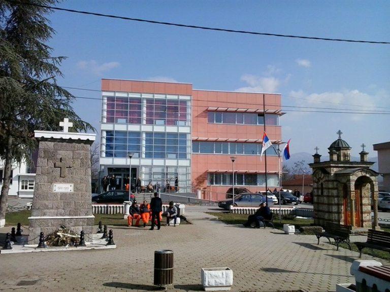 Vidhen insulina në një depo në Graçanicë
