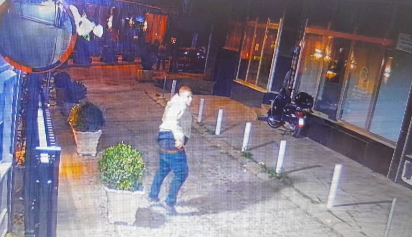 Policia kërkon bashkëpunim nga qytetarët për identifikimin e një të dyshuari për grabitje në Prishtinë