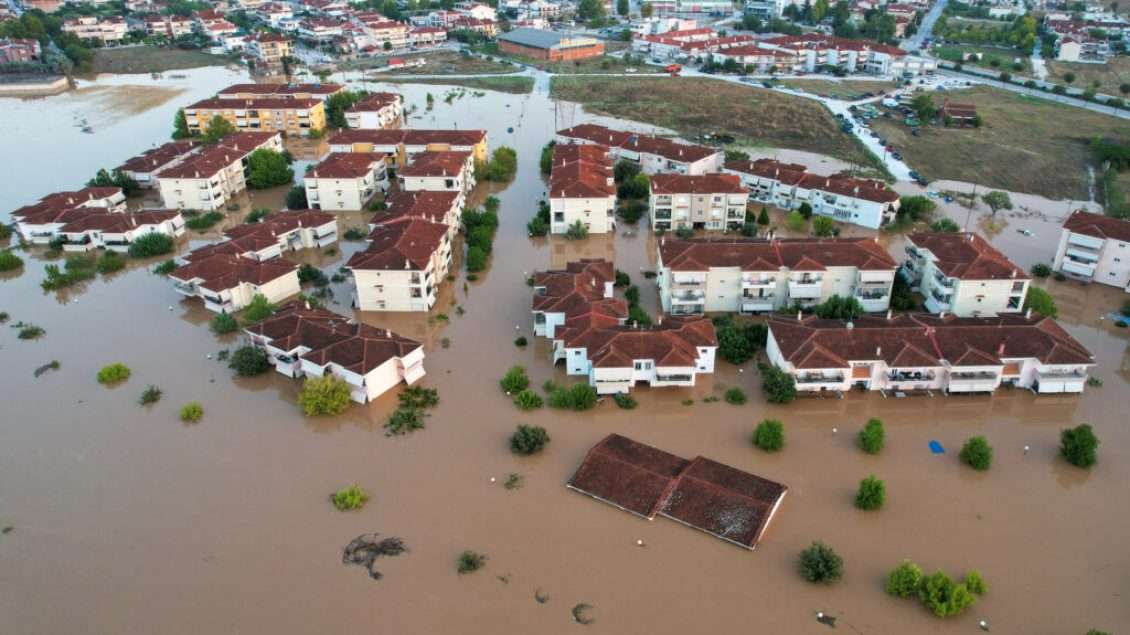 Numri i të vdekurve nga përmbytjet në Greqi arrin në 11