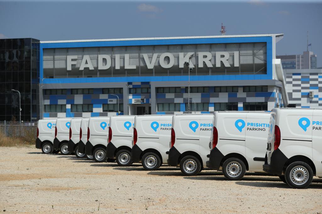 Rama dhe Kryeshefi i “Prishtina Parking” propozojnë largimin e pagesës për veturën e parë për banorët rezident