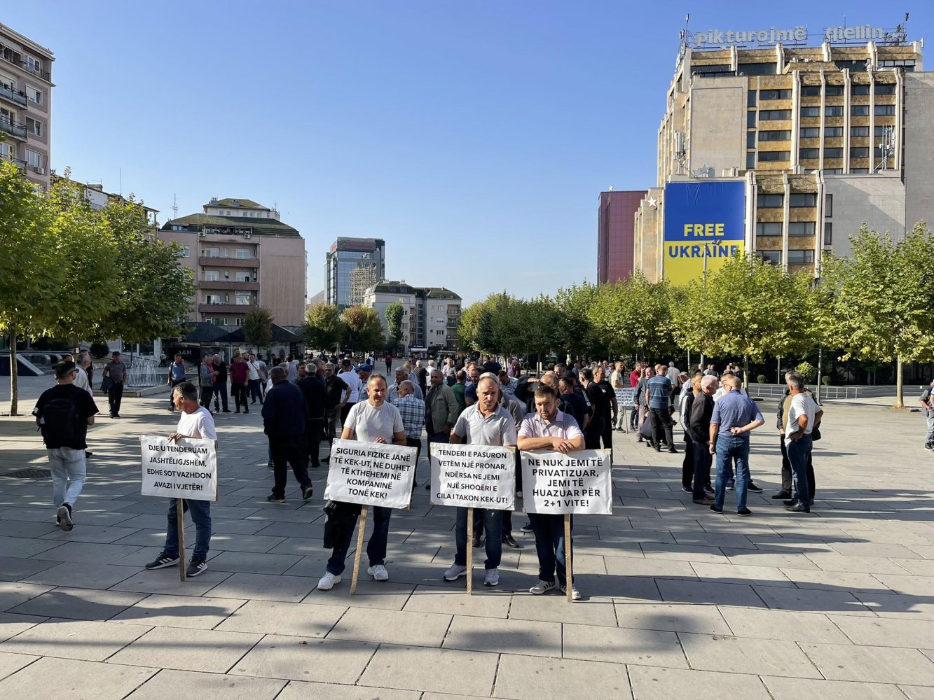 Protestojnë punëtorët e sigurimit fizik të KEK-ut