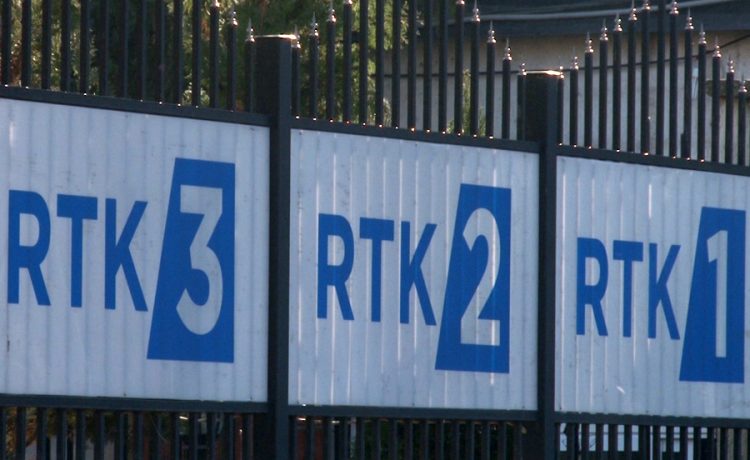 “Punëtorët vijnë me pizhame e miniqa”/ Sindikata e RTK-së: Besnik Boletini ta lirojë menjëherë postin e kryetarit të Bordit