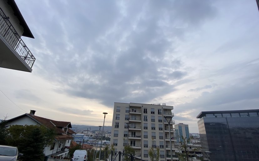 Moti sot, vranët dhe me diell