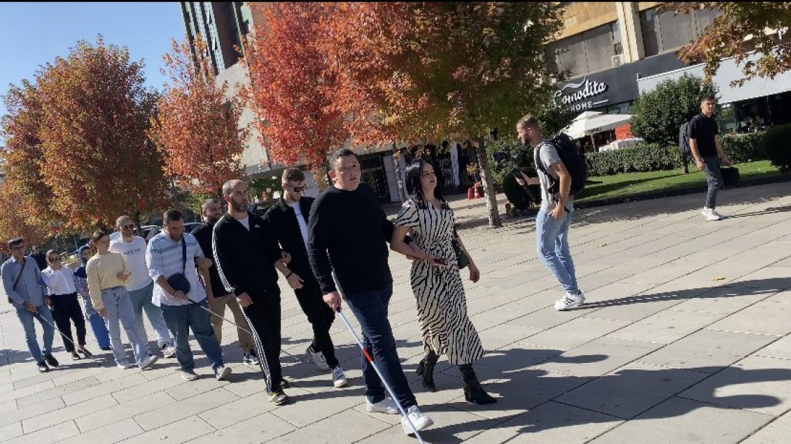 Personat e verbër kritikojnë qeverinë për fjalë boshe