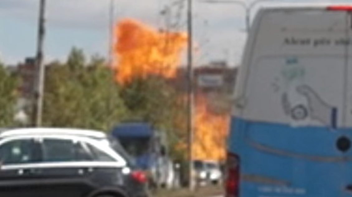 Shpërthim në një mjet transportues pranë QKUK- së në Prishtinë