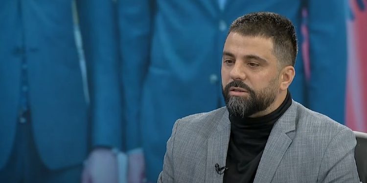 Nein! Artan Behrami thotë se mërgimtarët janë në kërkim të një lideri që i thotë “jo” kancelarit – lavdëron tubimin e Bedri Hamzës