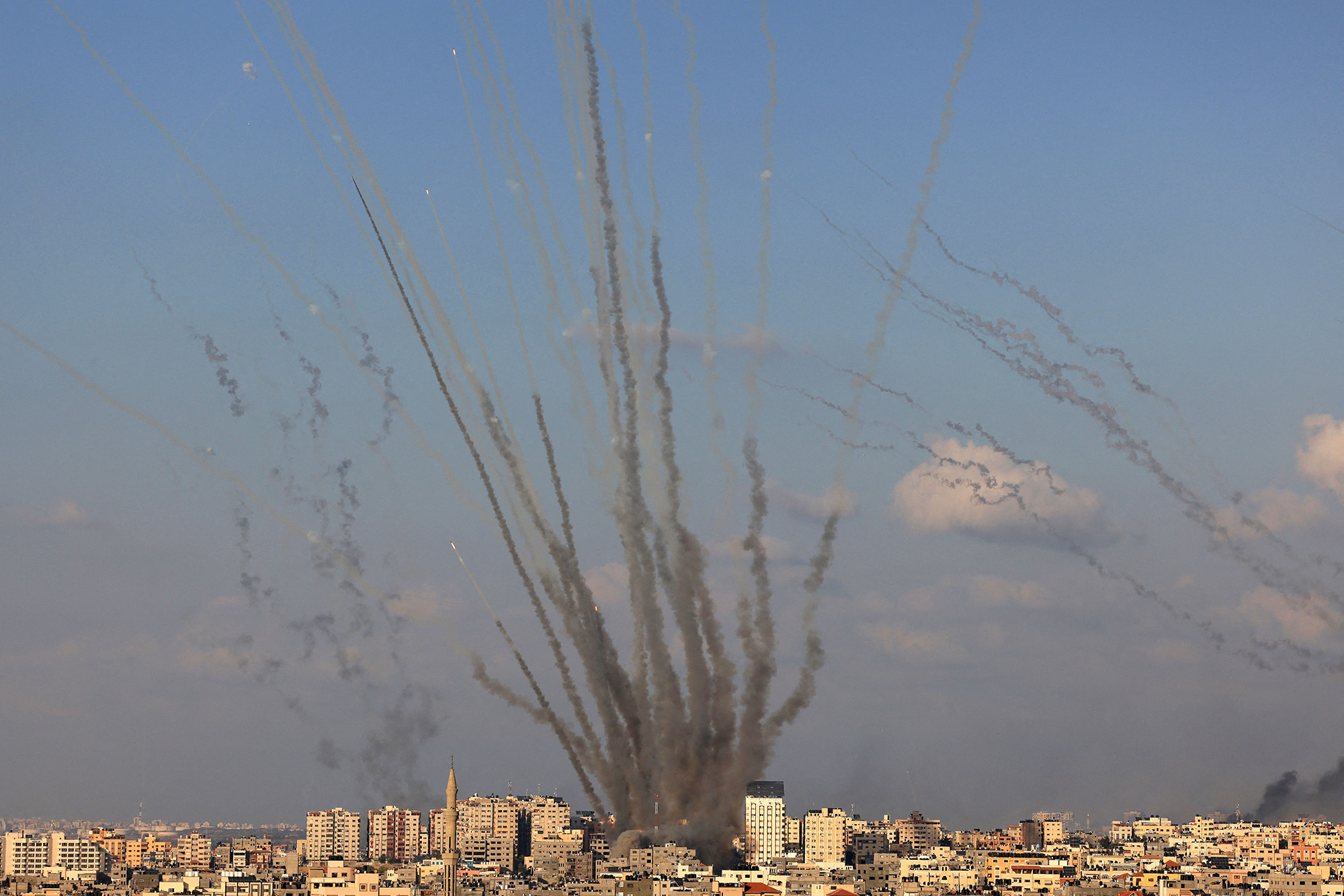 Breshëri e madhe raketash të lëshuara nga Gaza në drejtim të Izraelit