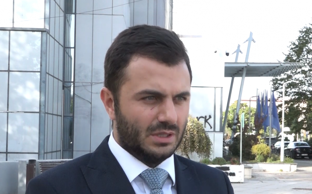 Lirohet ish-zyrtari serb i dyshuar për ryshfet, flet Musa Damati