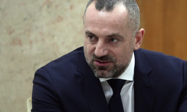 Reagon avokati serb pas lirimit të Radoiçiqit: Serbët e veriut do ta paguajnë çmimin