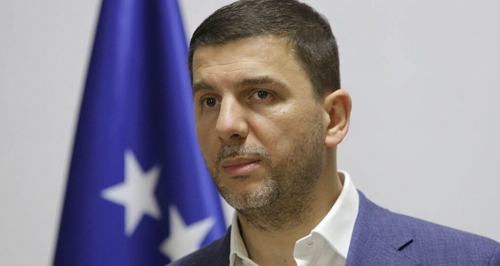 Krasniqi fton deputetët që nesër të miratojnë rezolutën për Policinë e Kosovës