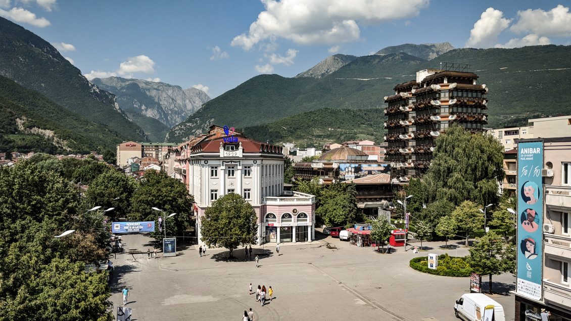 Prokuroria jep detaje për planin që 16 vjeçari kishte përgatitur ta kryente në një shkollë në Pejë