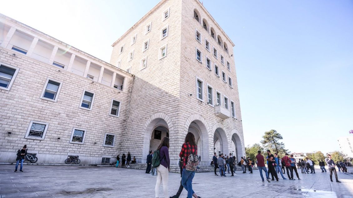 Sot nis viti akademik në Shqipëri, rreth 20 mijë studentë për herë të parë