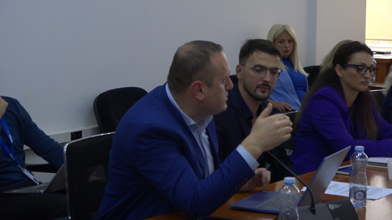 RTK-ja i kërkon për tre muaj 2.2 milionë euro, Komisioni s’ka kuorum të votojë