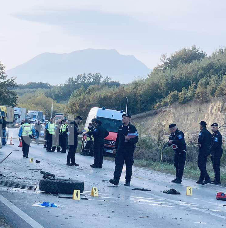 Një i vdekur nga aksidenti në Leshan të Pejës ku është e përfshirë edhe një veturë e KFOR-it