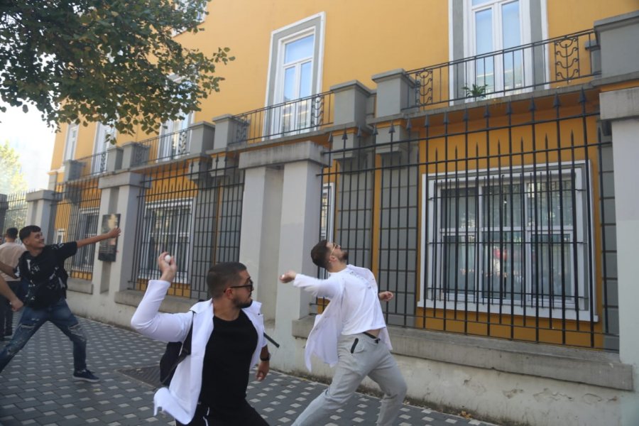 Vazhdon protesta e studentëve në Tiranë