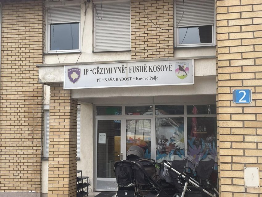 Lirohen dy edukatoret që akuzohen se rrahen trevjeçarin në Fushë Kosovë