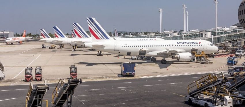 Franca në panik: Alarme për bomba, evakuohen katër aeroporte