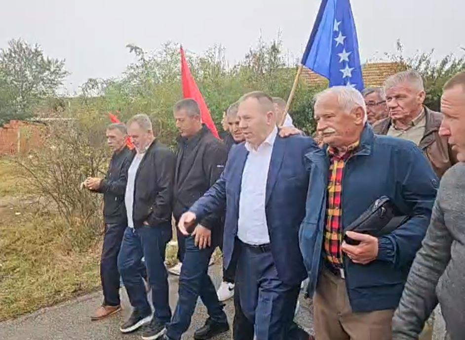 Gucati në vendlindje, pritet nga familjarë e bashkëluftëtarë