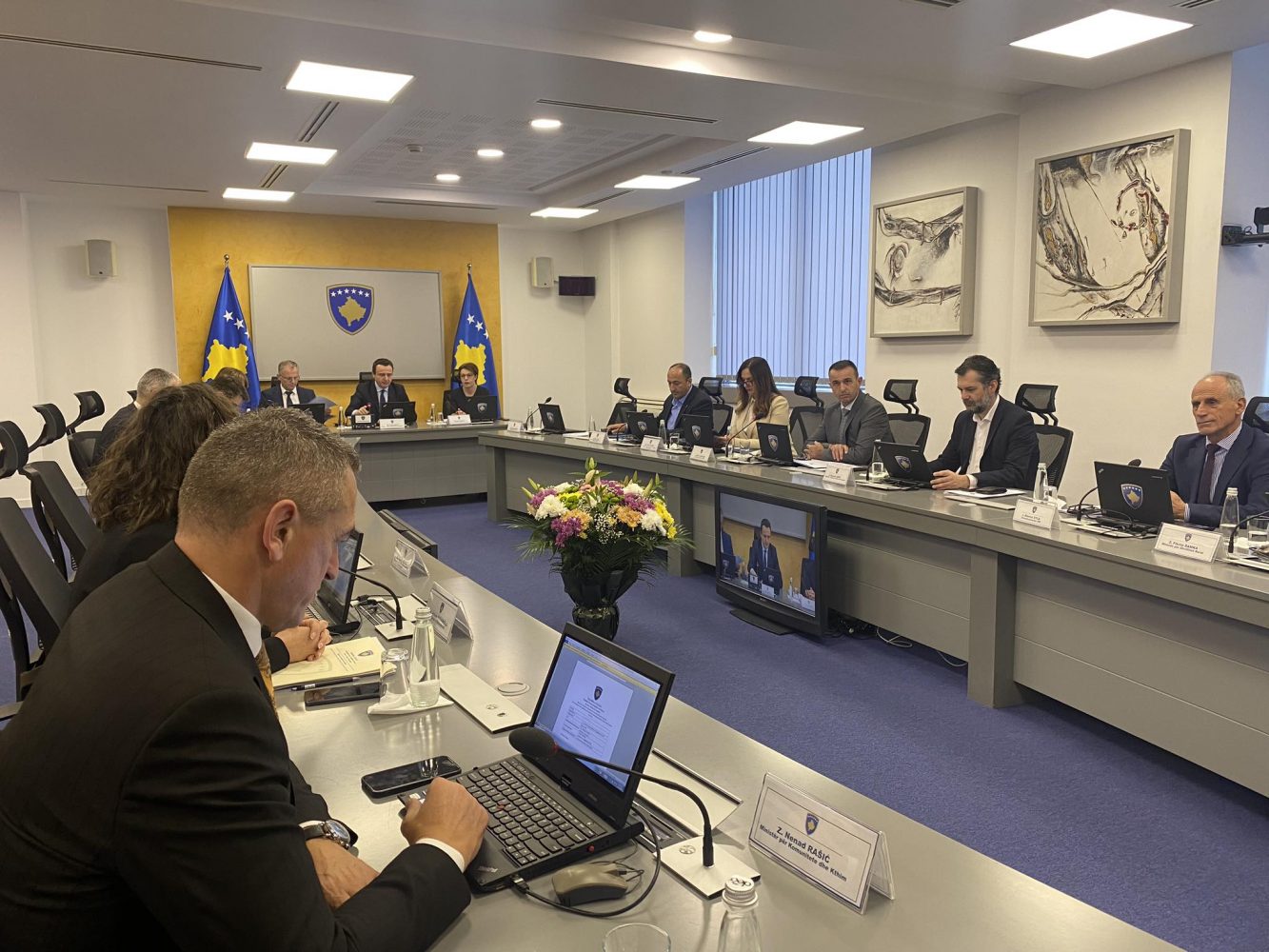 Qeveria ndryshon programin legjislativ, shtyn për vitin tjetër disa projektligje