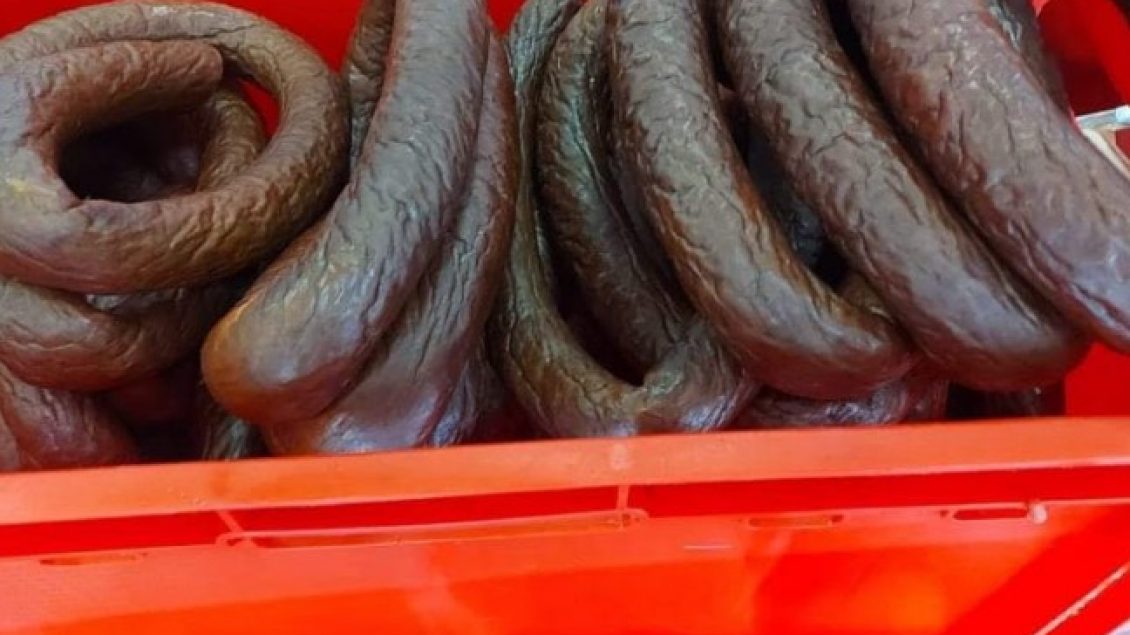 Bënte suxhuk me produktet e mishit me afat të skaduar, arrestohet një person