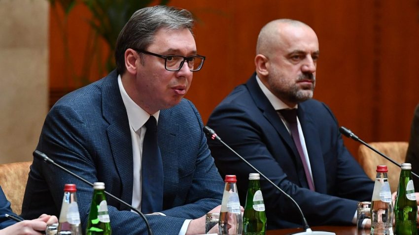 Tepiq: Pyetja është nëse Radjioiçiqi e kontrollon Vuçiqin, apo anasjelltas