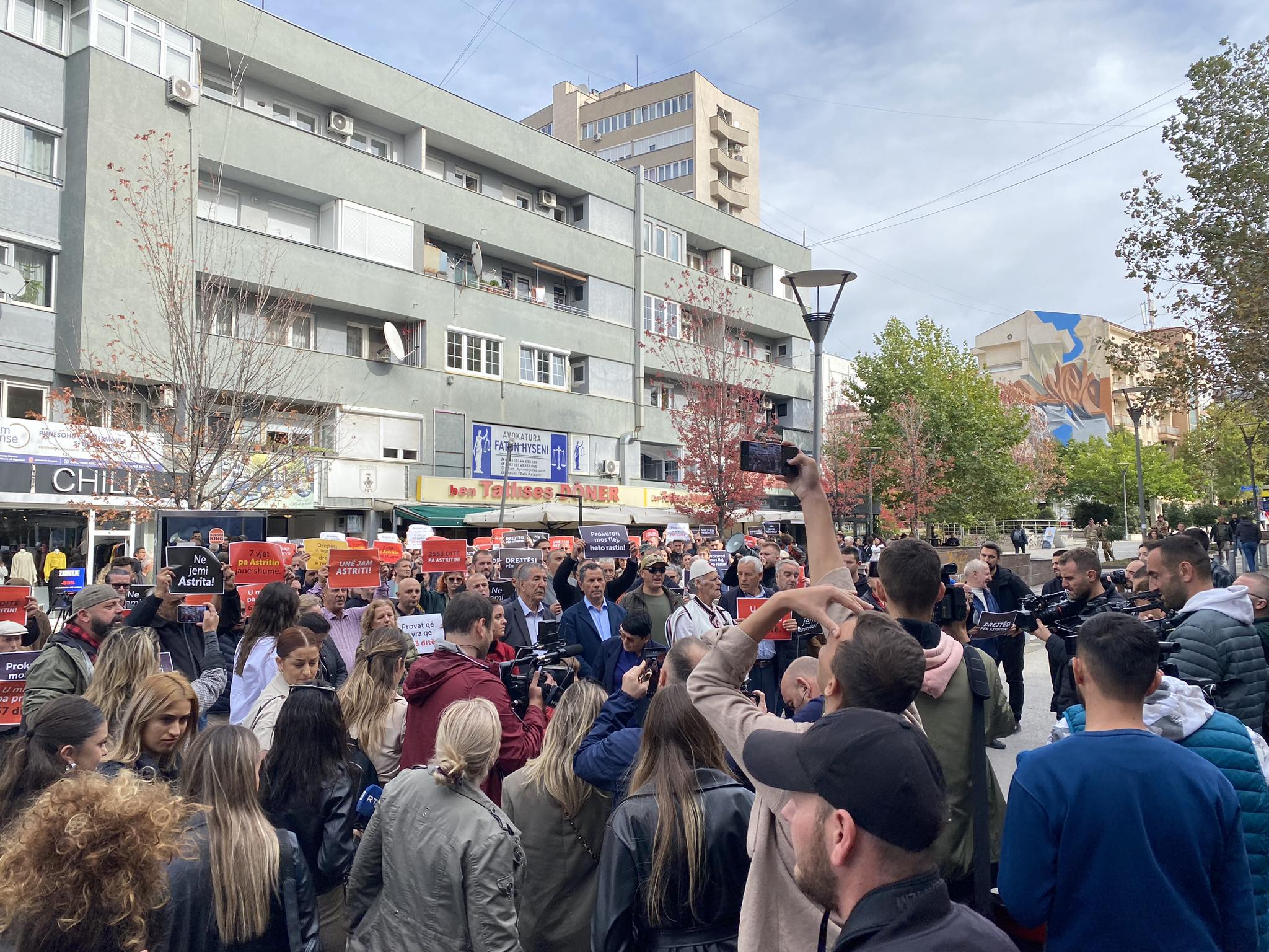 Protestë për drejtësi mbi hetimin e rastit të Astrit Deharit