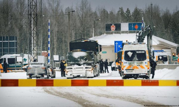 Finlanda mbyll pikëkalimet kufitare me Rusinë