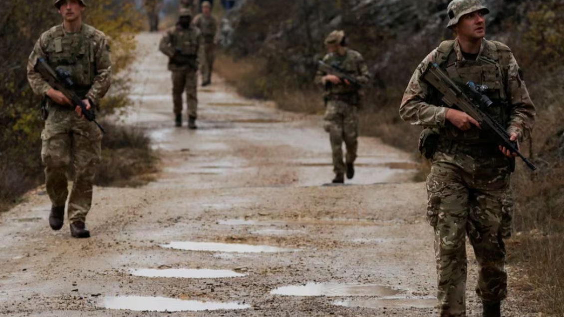 Trupat britanike të KFOR-it patrullojnë në kufirin Kosovë-Serbi