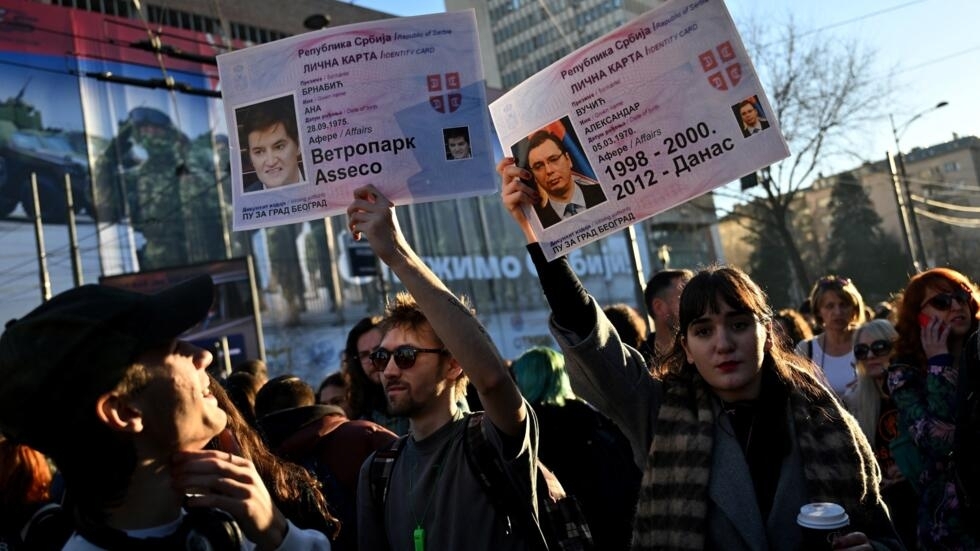 Analistët: Protestat në Serbi, reagim ndaj dobësimit të demokracisë