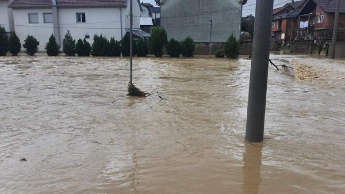 Fermerët e dëmtuar në Gjakovë ende pa kompensim, kaq është vlera e dëmeve