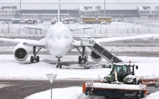 Aeroporti i Mynihut bllokohet nga bora, anulohen 560 fluturime