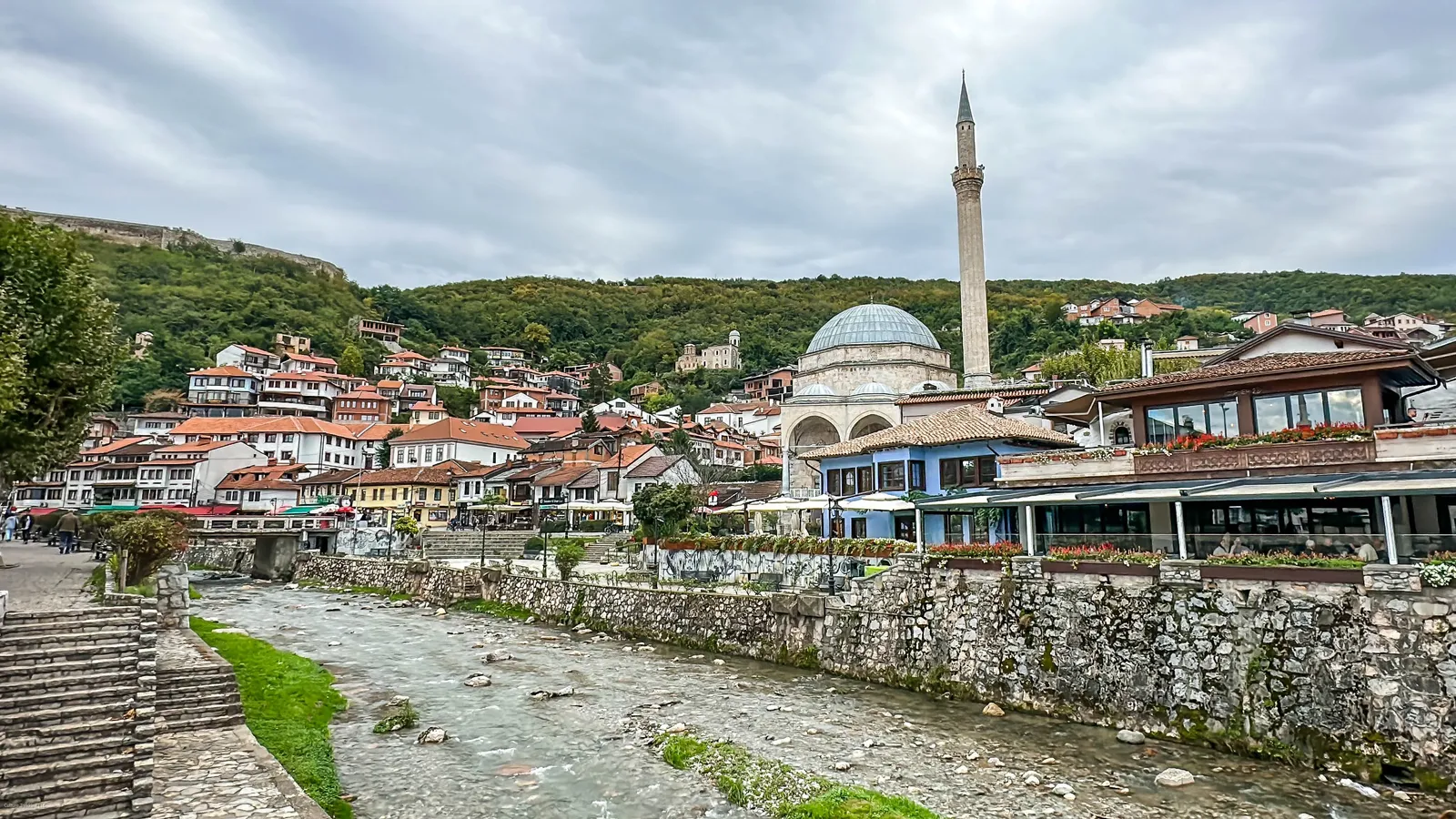 Prizren: Një person gjendet pa shenja jete në një veturë të braktisur