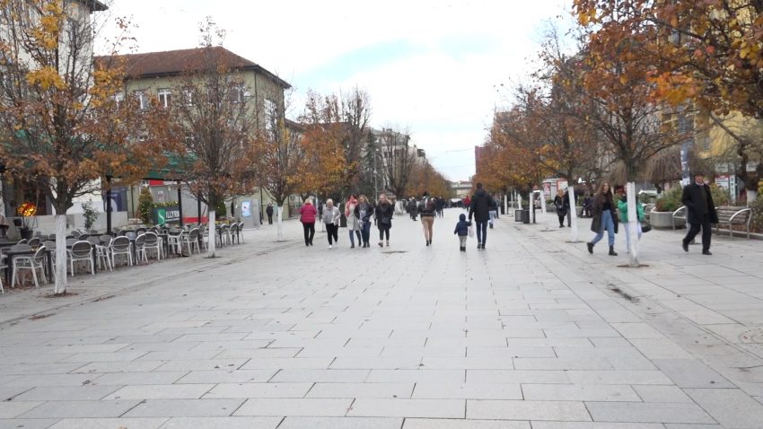 Qytetarët të shqetësuar me ikjen e të rinjve pas 1 janarit, s’kanë mundësi të udhëtojnë për pushime