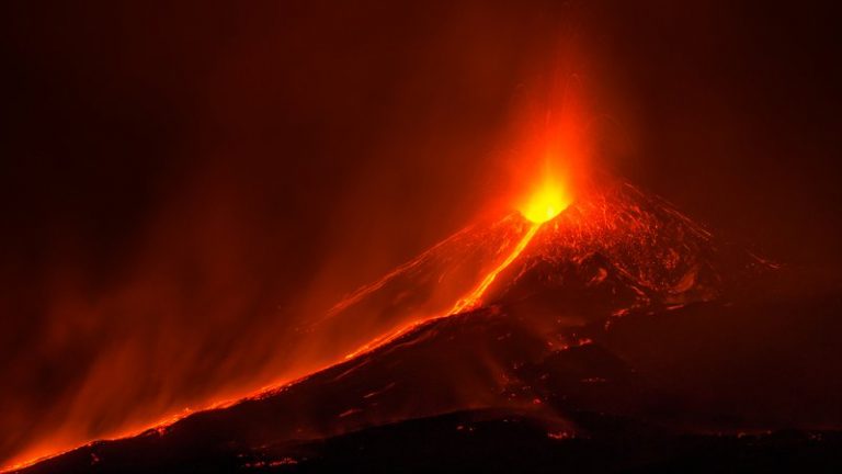 Shkon në 22 numri i viktimave nga vullkani në Indonezi