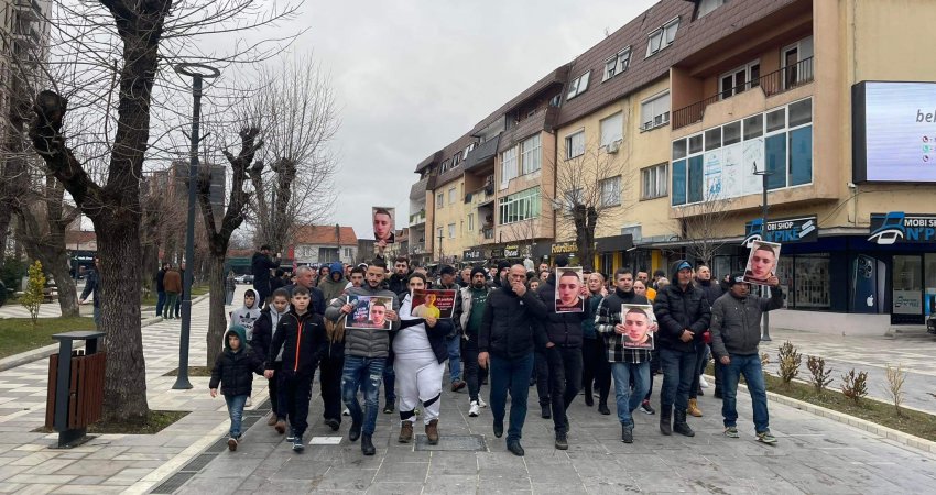 ‘Gjaku nuk shitet’, pamje nga marshi për 18-vjeçarin e vrarë në Podujevë