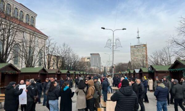 Qytetarët protestojnë kundër mbylljes së rrugës “George Bush” nga Komuna e Prishtinës