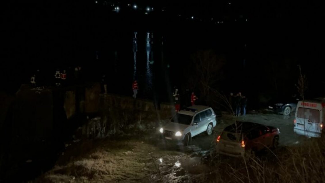 Bindet qytetari që të zbres nga diga e Liqenit të Livoqit, policia jep detaje