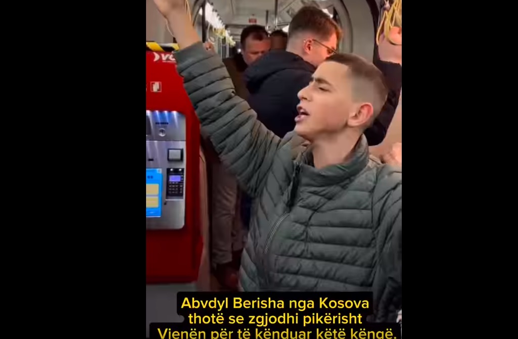 I riu Avdyl Berisha ia merr këngës për Skenderbeun në metrotë e Vjenës