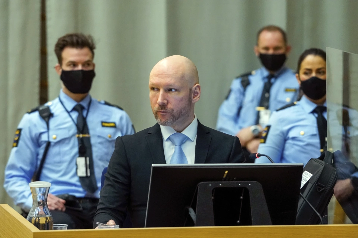 Vrasësi norvegjez Breivik tenton ta padisë shtetin