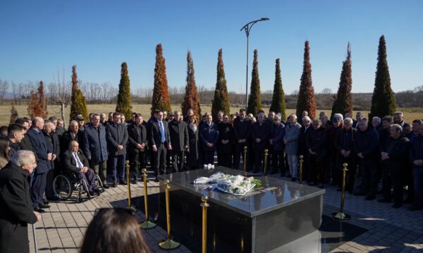 Kreu i LDK-së bënë homazhe tek varri i Fadil Feratit