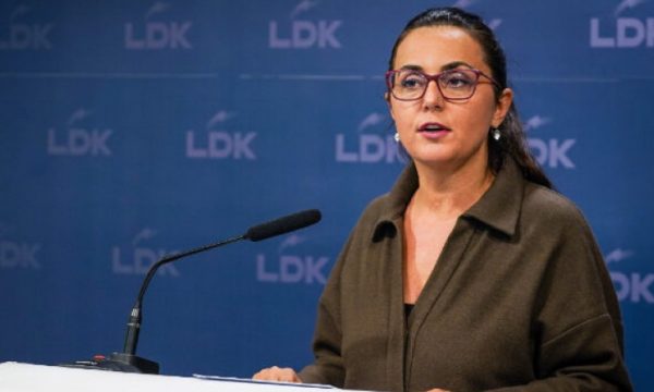 Lushaku-Sadriu: LDK me Kryeministër Lumir Abdixhikun është zgjidhja, jo ribashkimi i atyre që iu ka kaluar koha