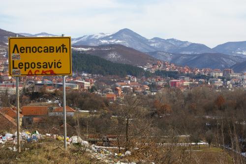 Mesazhe kërcënuese në gjuhën serbe në veturën e tij i shkruhen një qytetari në Leposaviq