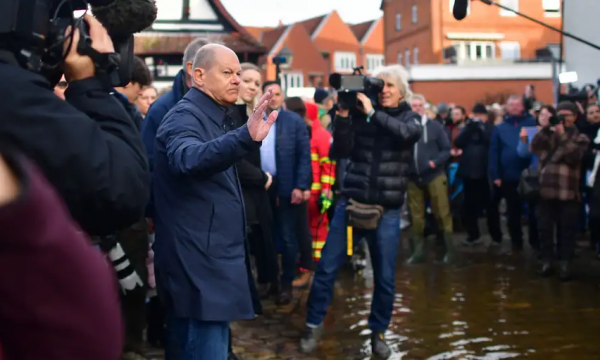 Gjermani, Scholz shkon me helikopter zonat e përmbytjeve