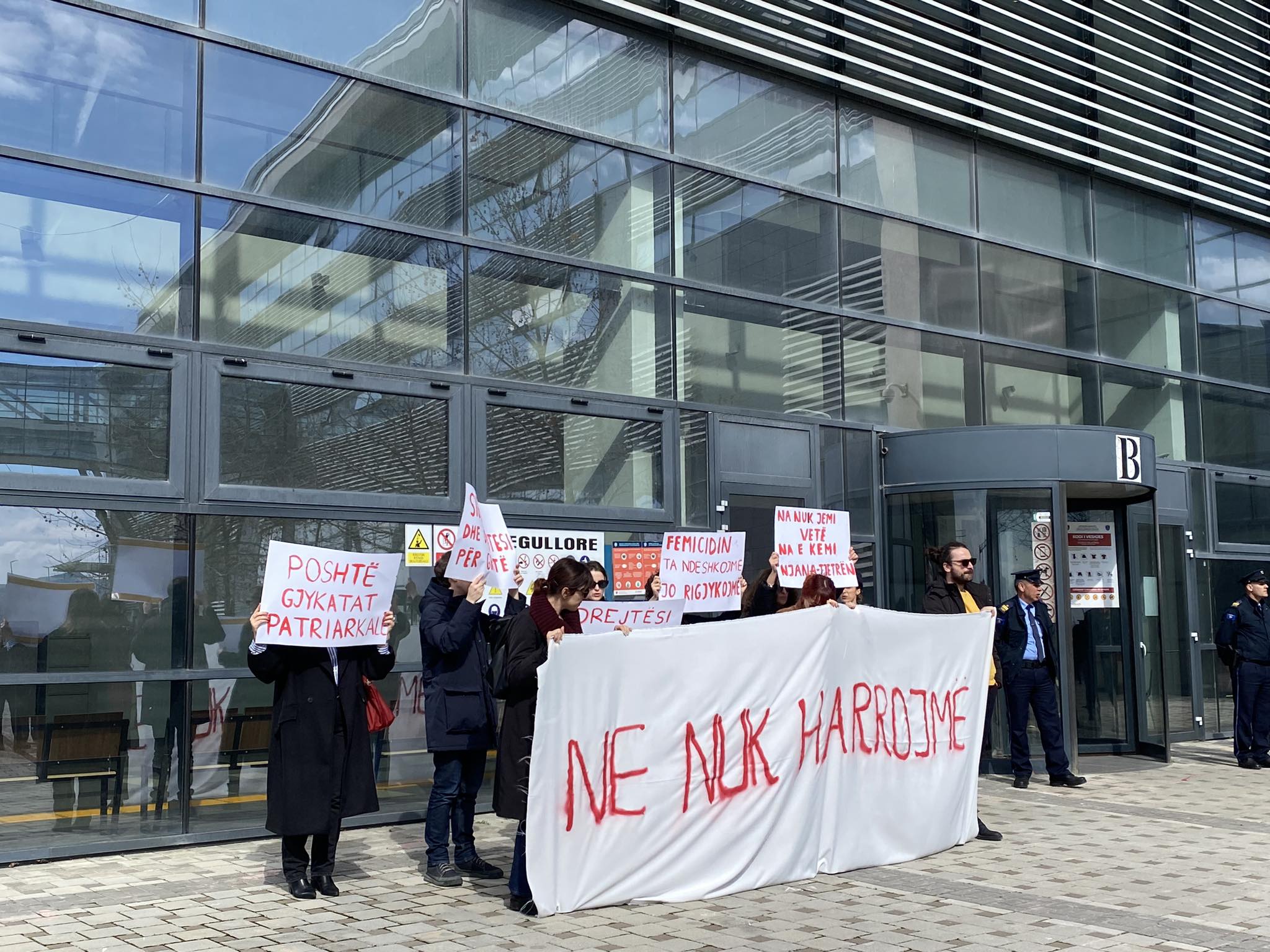 Protestohet kundër vendimit të Gjykatës së Apelit për ta kthyer në rigjykim rastin e vrasjes së Marigona Osmanit