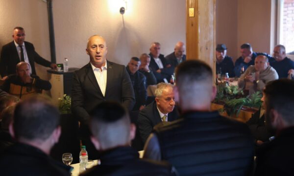 Haradinaj vizitë në Shtime: Me qytetarët ndamë shqetësimet tona ndaj qeverisë që po na largon nga aleatët